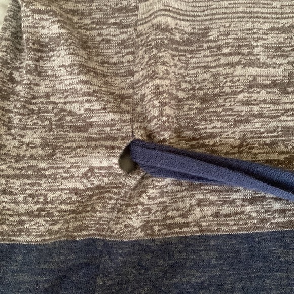 BCBG sweater - Picture 8 of 8